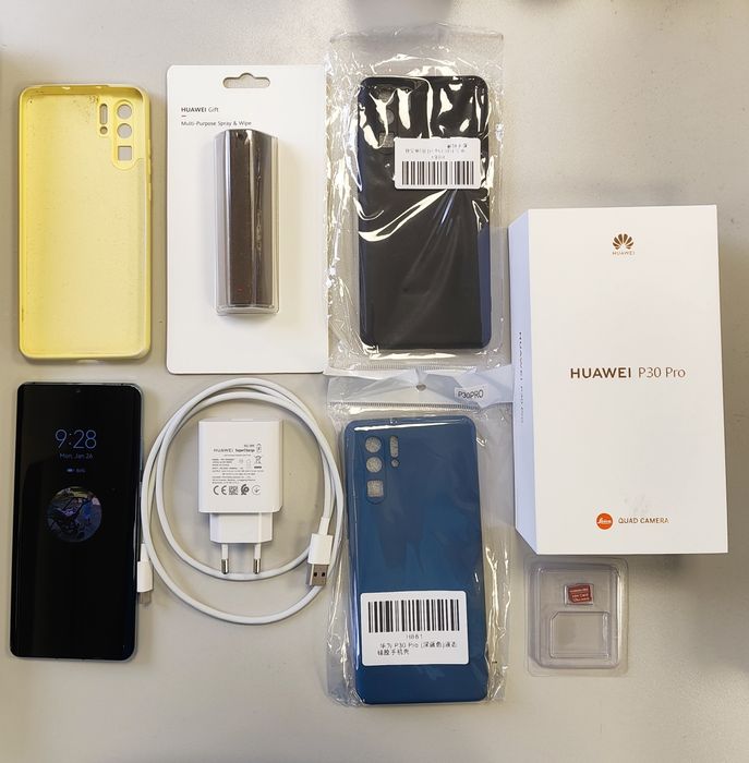 Продавам Huawei P30 Pro Aurora Blue 128GB + NM Card 128GB в много добр
