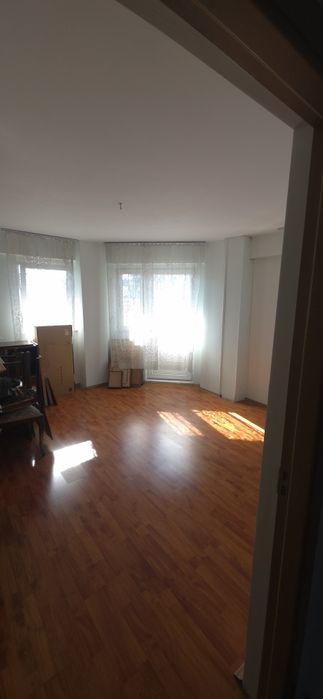 Ofer spre vanzare apartament zona Casa Cartii deasupra fostul Sigma