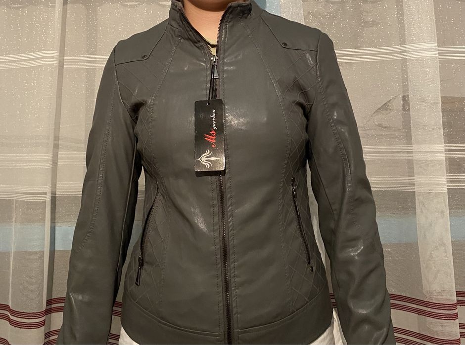 Продам женские куртки