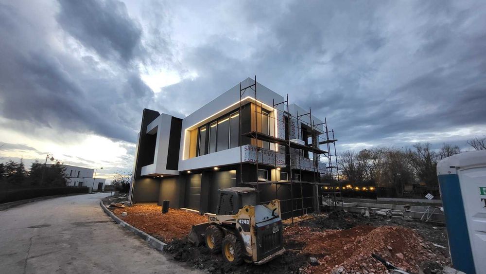 Луксозна къща в затворен комплекс до Пловдив