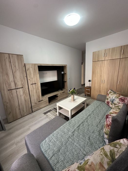 Inchiriez garsoniera (studio)