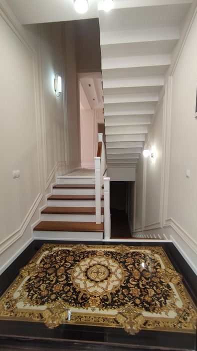 Продается дом Изза элитний махалля 5 с 8 комната