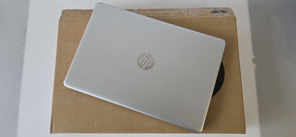 Лаптоп HP 15s, 15 инч, Ryzen 5500U, 16GB DDR4, 256GB