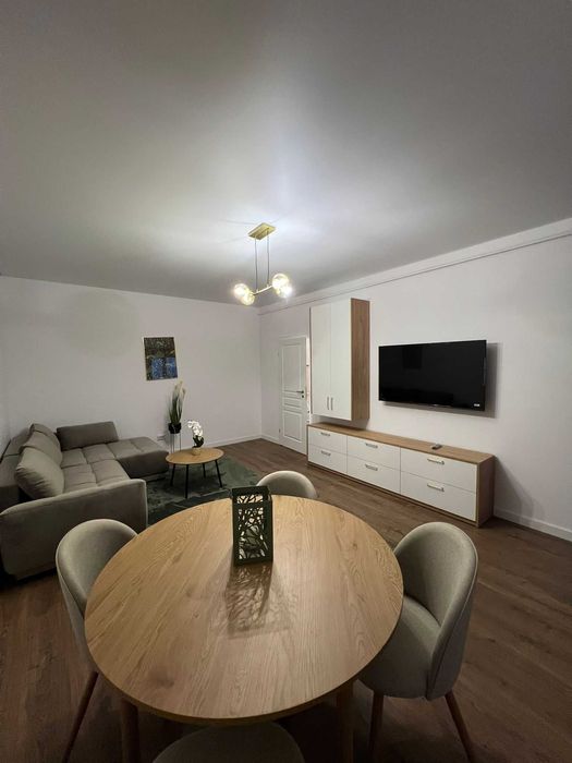 Închiriez apartament 2 camere zona Tătărași cu loc de parcare