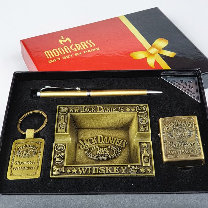 мъжки подаръчен комплект Jack Daniels 4в1 от метал с релефни букви