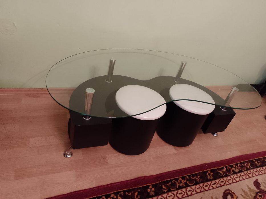 Măsuță de cafea cu doua taburete