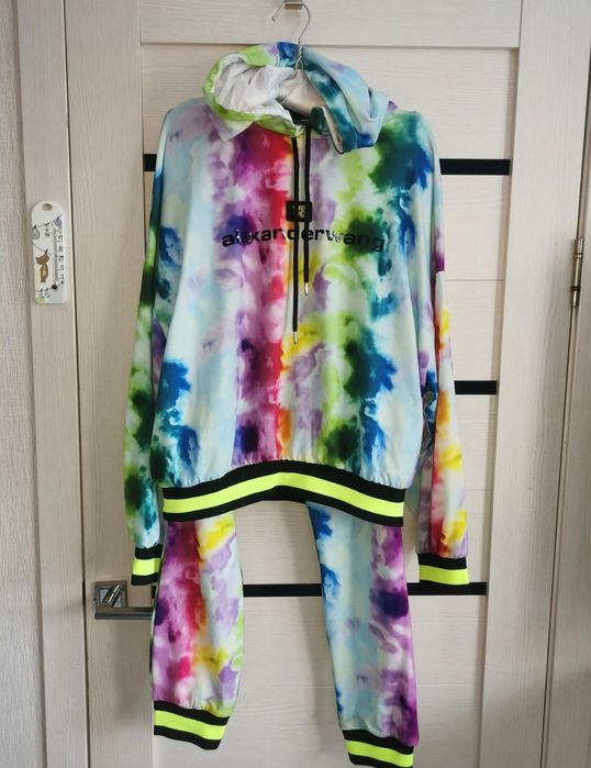 Продам спортивный костюм