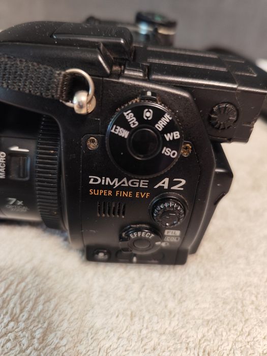 Фотоаппарат KONICA MINOLTA  dimage super fane evf A2