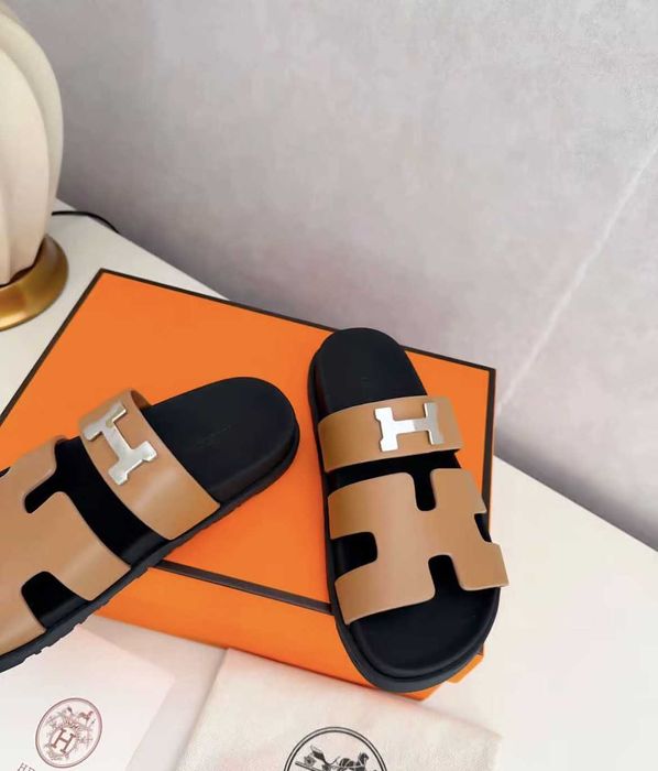 Vand 3 modele de papuci hermes  :negru, gri si maro