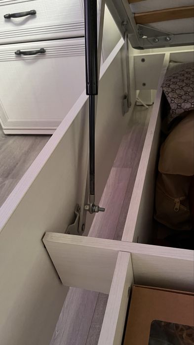 Продам двуспальную кровать с матрасом