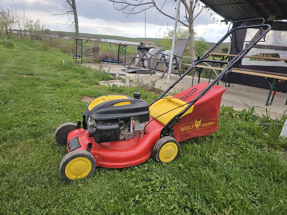 Masina de tuns iarba gazon