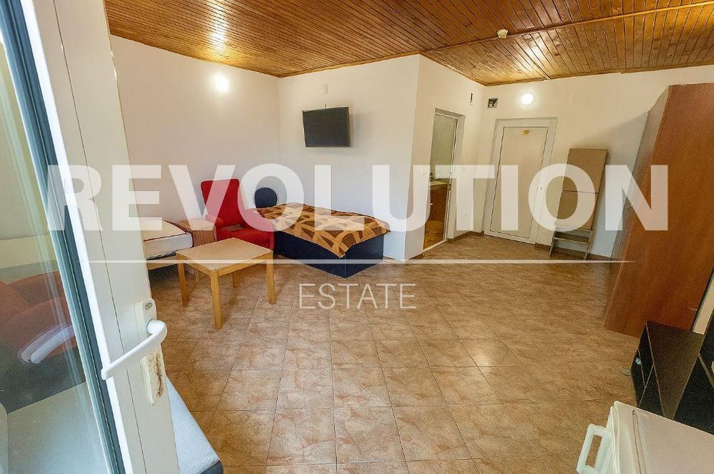 Дава се под наем Двустаен апартамент в Варна, Левски - 20 кв.м за 200 € - Снимка #2