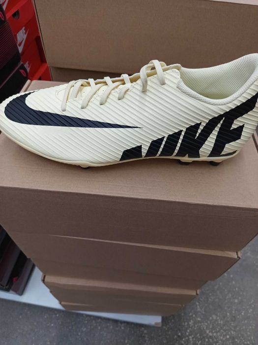 Бутонки за футбол Nike