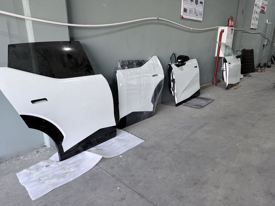 Zeekr X eshiklari oldi orqa chap ong oq radnoy