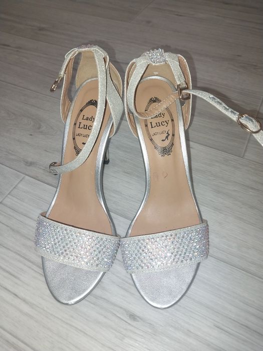 Продам босоножки!!!