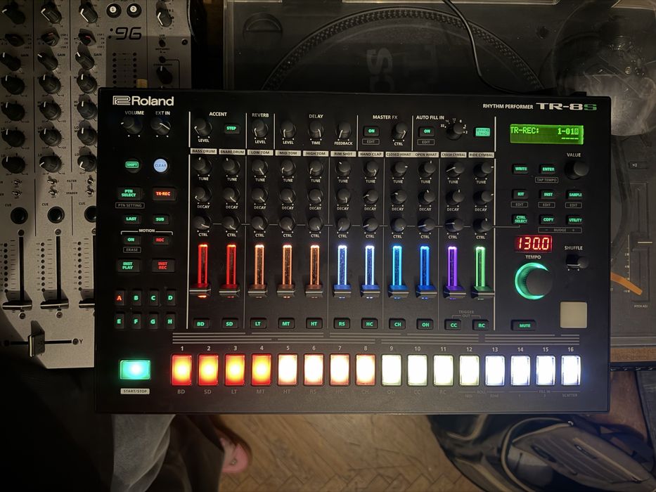 Roland Tr-8S groovebox