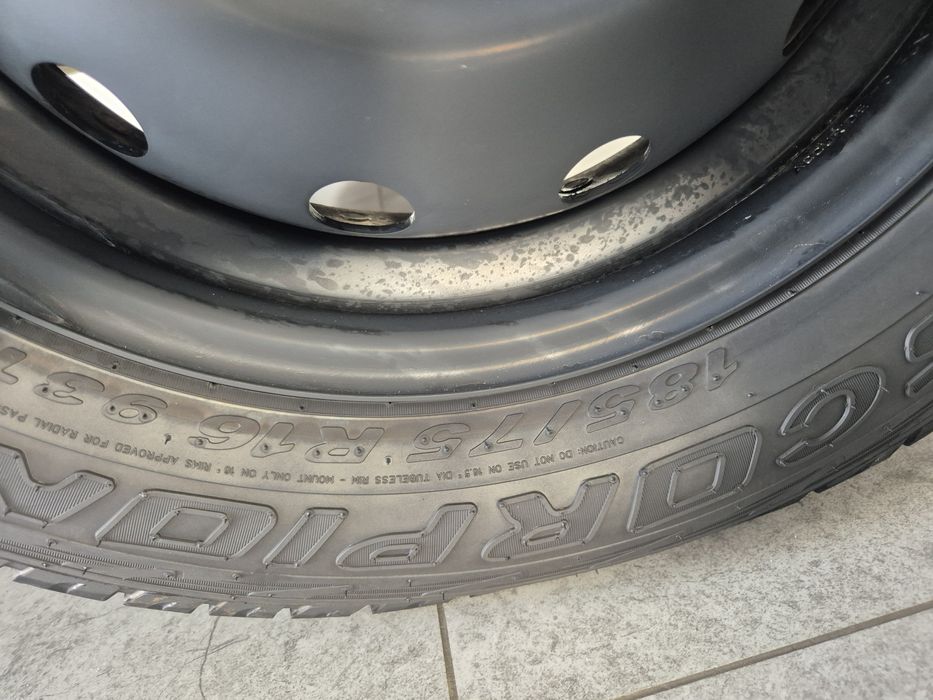 Продам летнее шины новые с  дисками