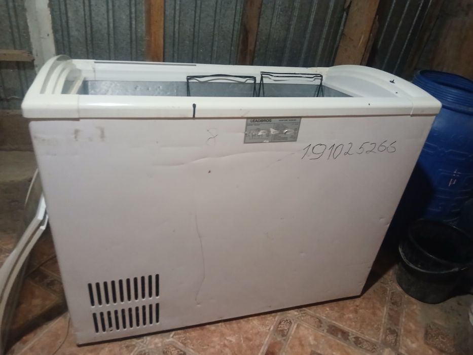 Продам Морозильник витрину