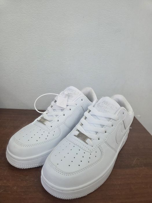 Кроссовки белые р36(новые)