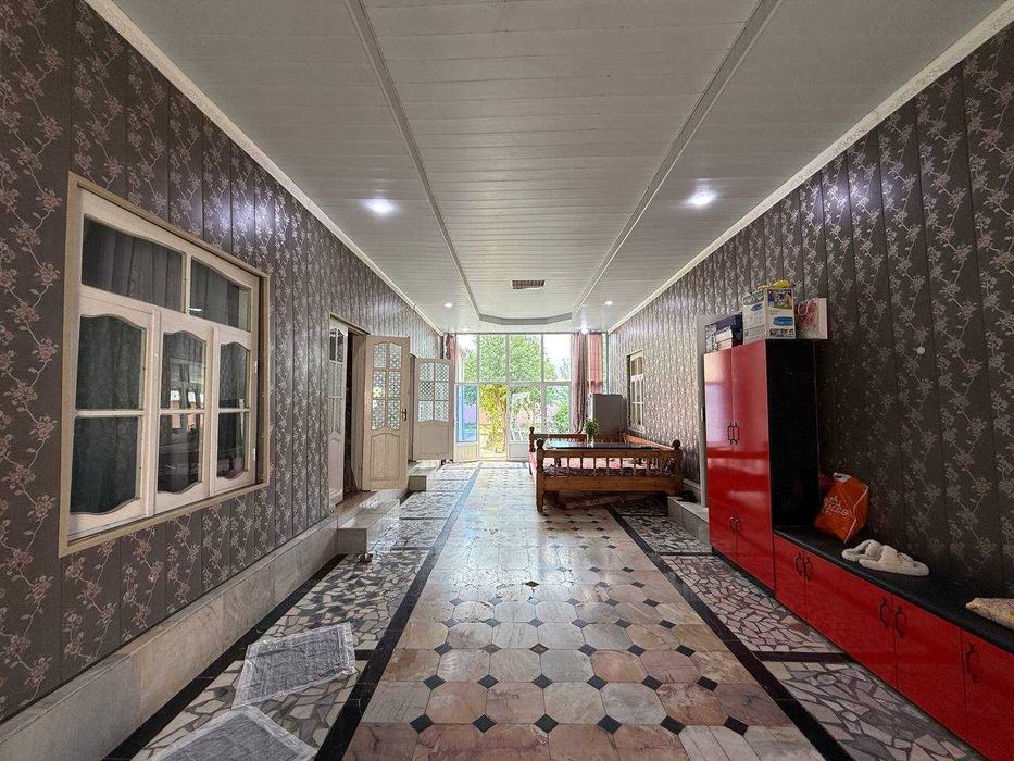 Tayyor 5.5 sotiqli hovli sotiladi.