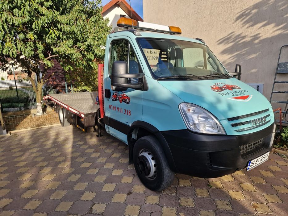 Platforma Iveco cu macara și troliu