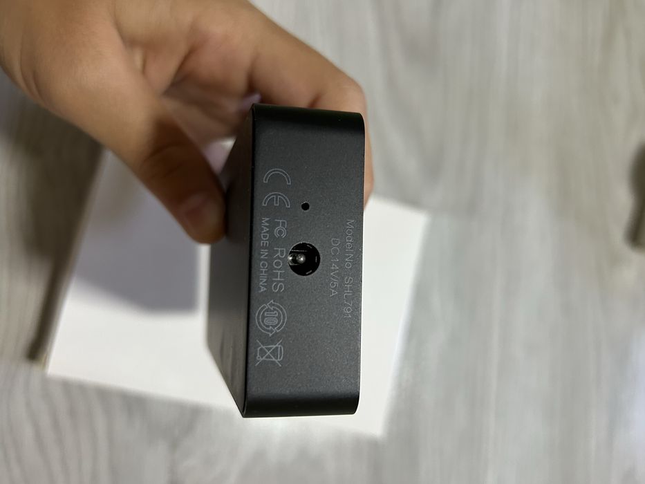 Докинг станция за Microsoft лаптопи (всичко се вижда на снимките)