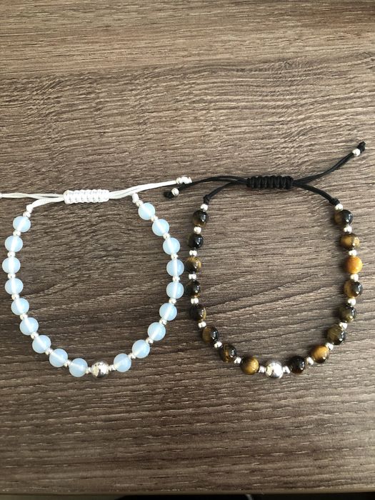 Гривни със сребро и естествени камъни