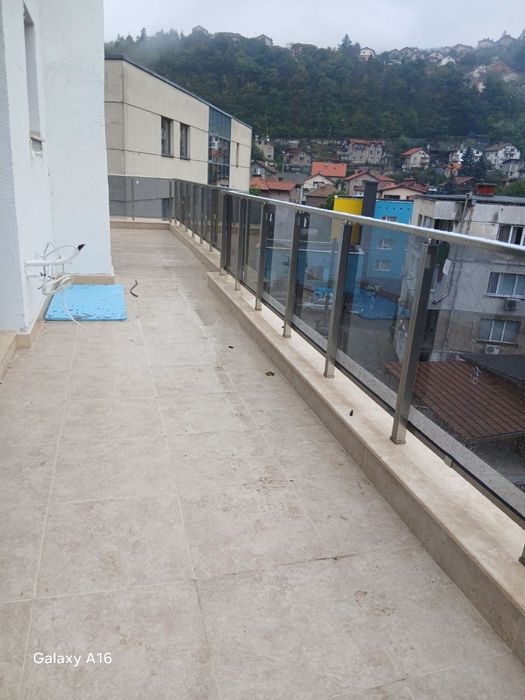 Алуминиеви и стъклени парапети – изработка и монтаж | Високо качество