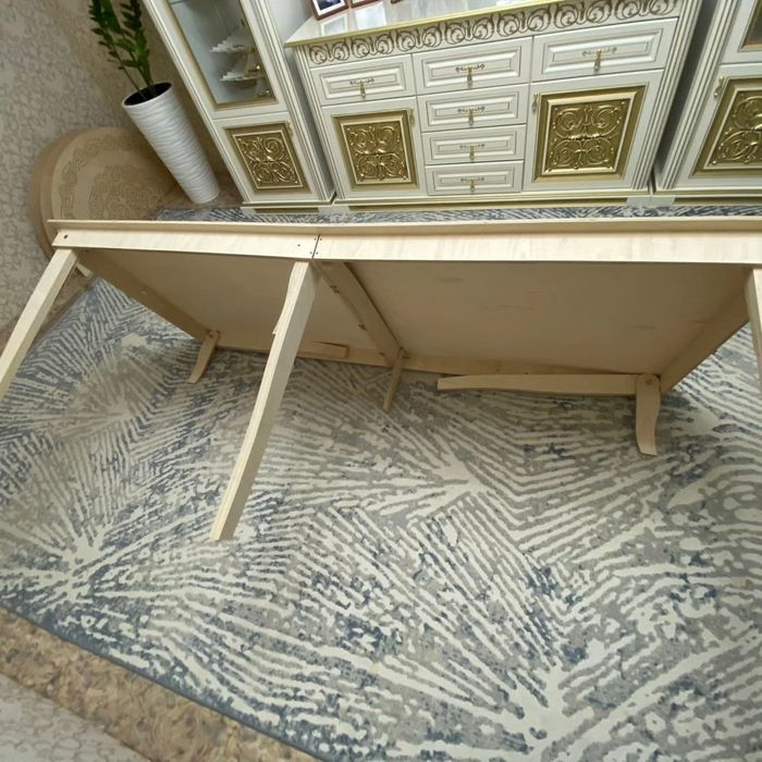 2/1 Столдар сатылады.