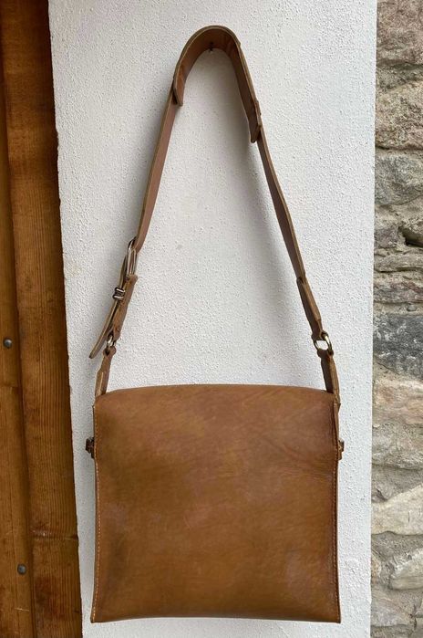 Ръчно шита чанта от естествена кожа