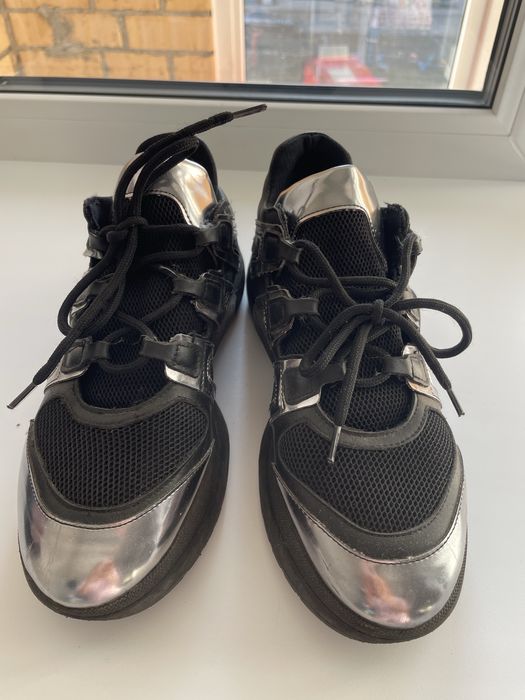 Продам кроссовки черные 36 размер