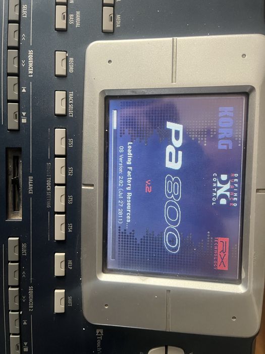 Клавир KORG PA 800 с стойка и калъф