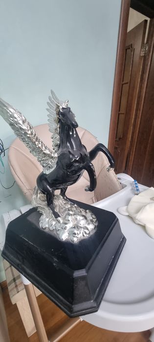 Продам статуэтку лошади символ богатства