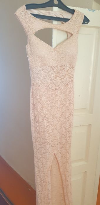 Платье нежно персикового цвета