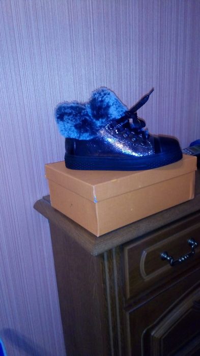 Продам утепленные ботинки