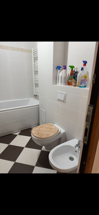 Proprietar ,inciriez apartament 2 camere  in zona centrala