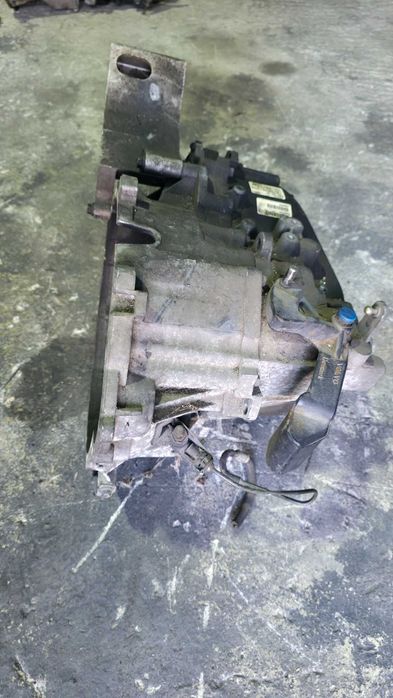 Скоростна кутия за Volvo V70 2.4 D5 / Волво В70 2005г.