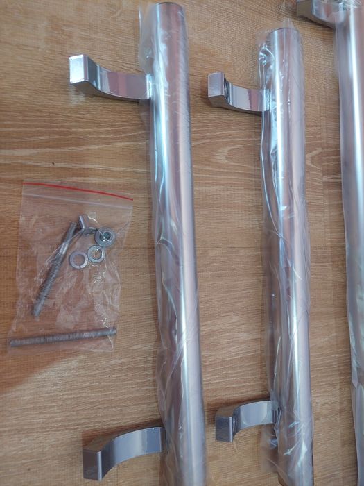 Алюминиевая дверная ручка