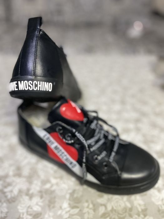 Кецове moschino и LV
