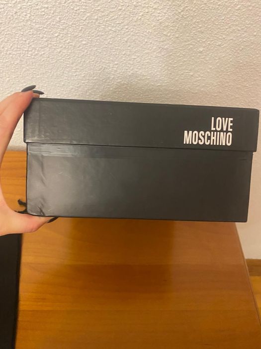 Cutie si saculet Love Moschino
