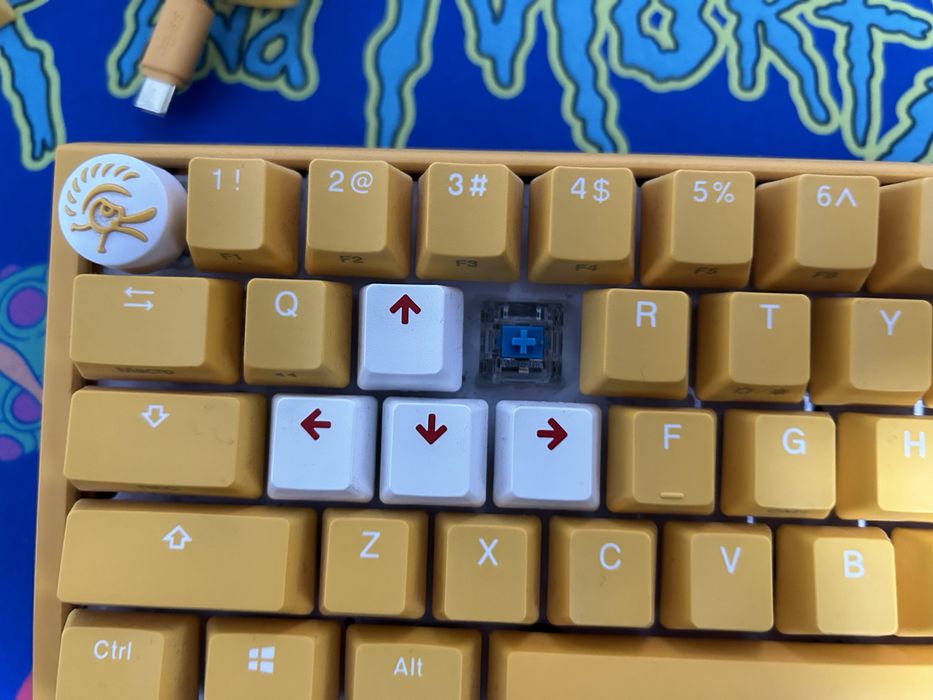 Продавам клавиатура ducky one 3 mini yellow