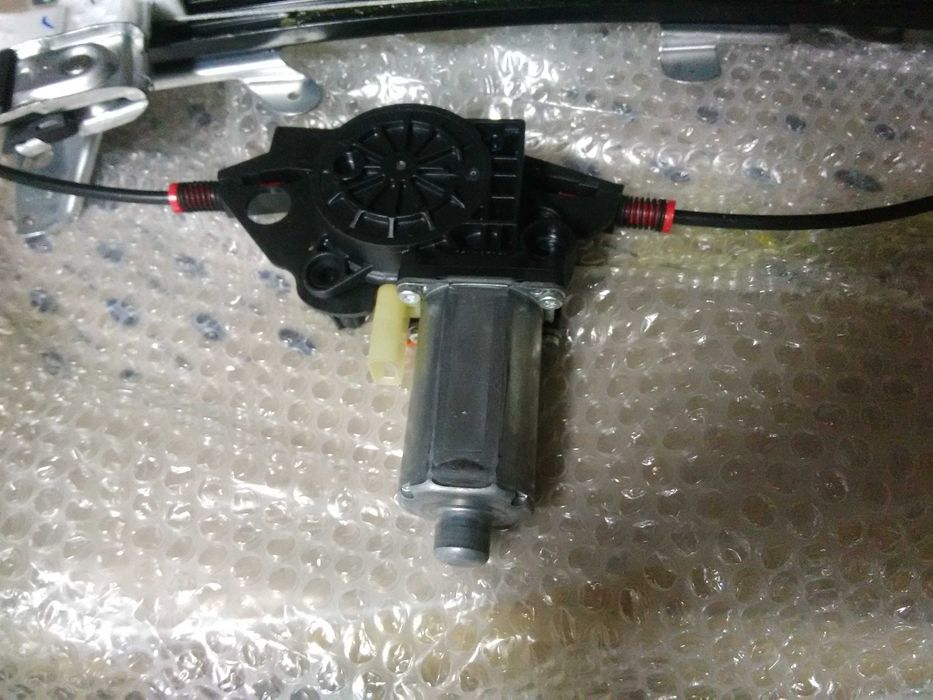 Macara geam stanga fata Ford Fusion