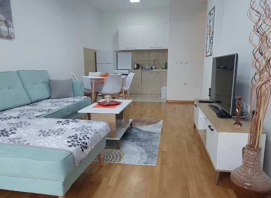 Дава се под наем Тристаен апартамент в Пловдив, Център - 86 кв.м за 280.5 € - Снимка #2