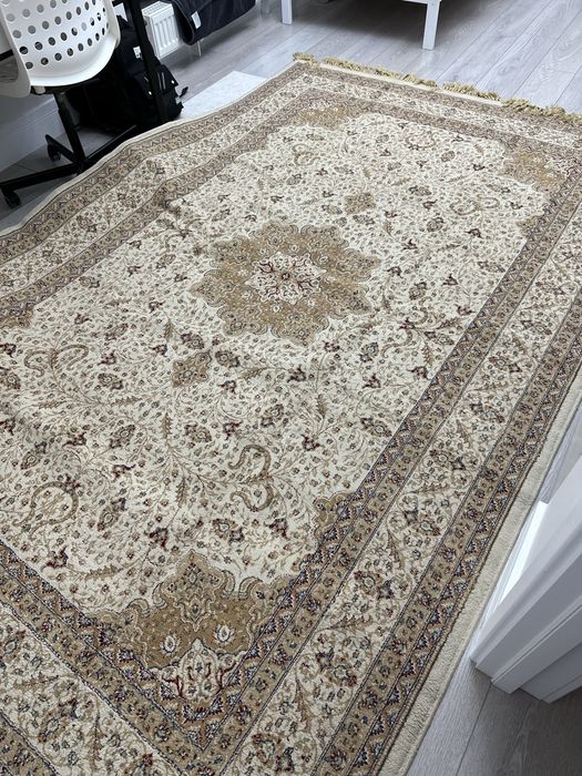 Продам ковры 2/3 в хорошем состоянии