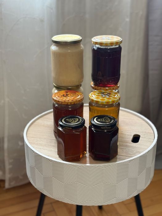 Vând produse apicole, miere