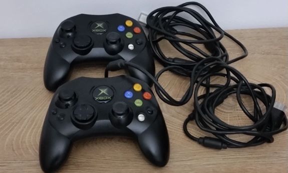 Конзола XBOX с два джойстика КАТО НОВА