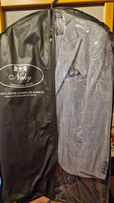 Vând costum bărbați elegant