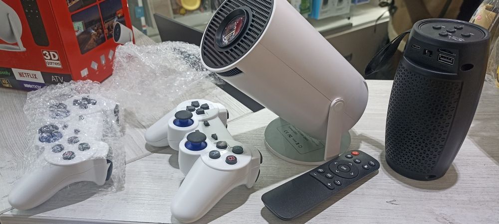 Проектор с пультом и с с 2 Джессики