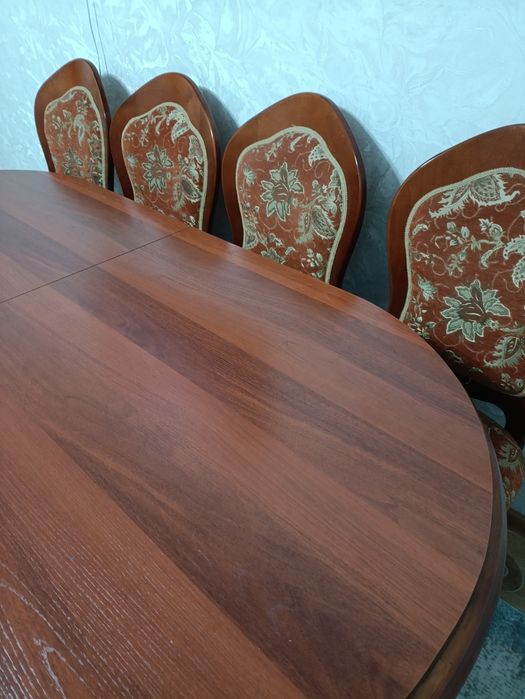 Продам обеденный стол со стульями