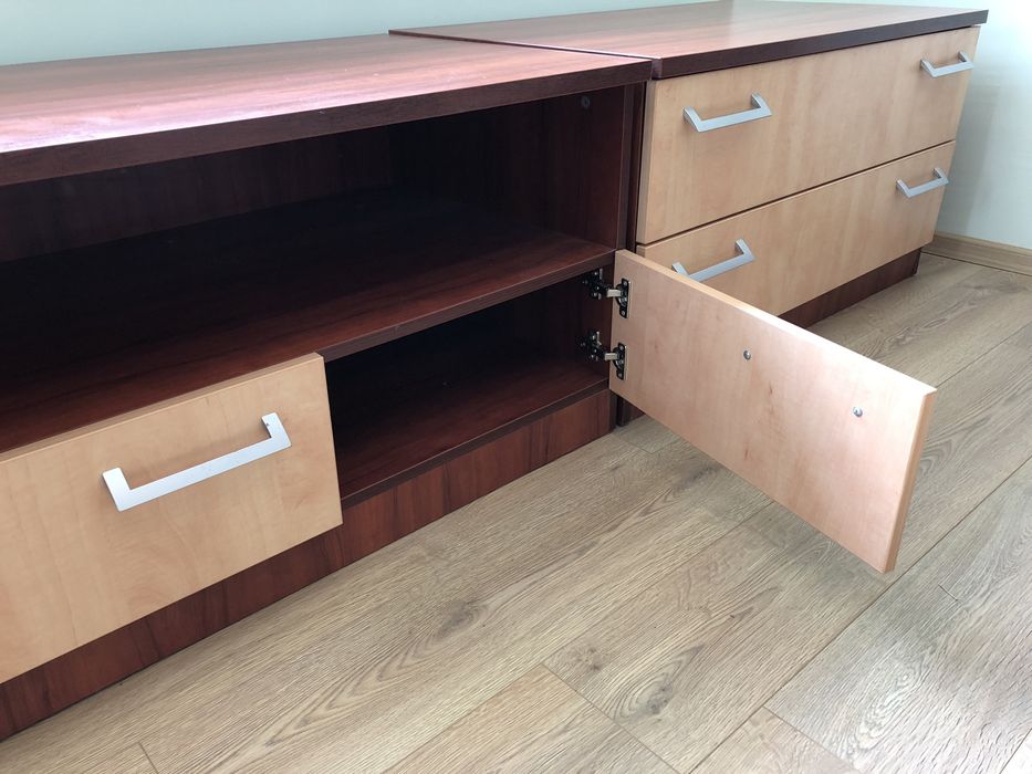 Модулна секция , Три модула + витринен шкаф и два рафта